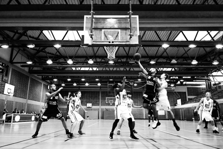 Basketbol karşılaşması. Fotoğraf: Max Winkler / Unsplash